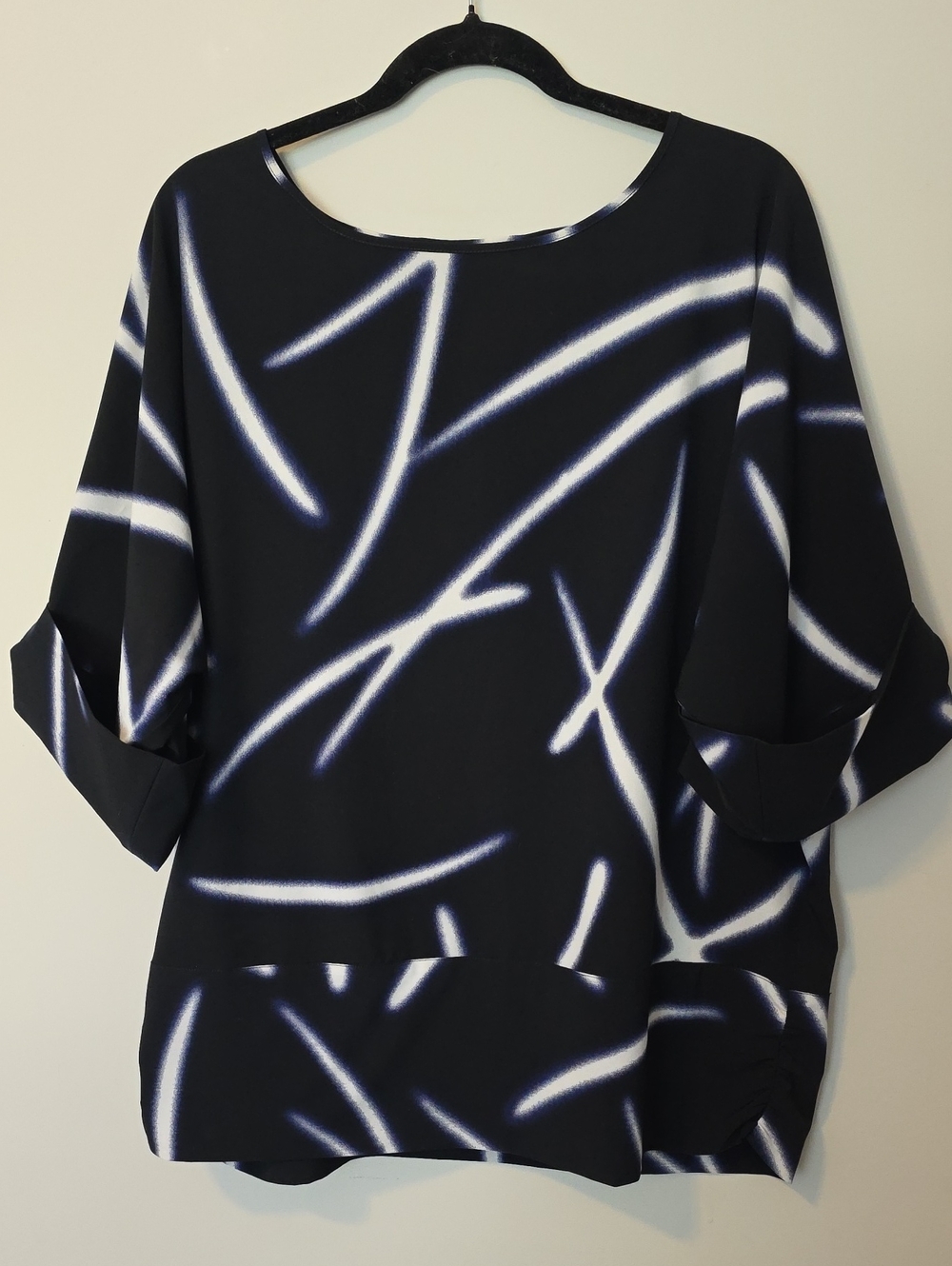 Chico's Travelers Abstract Geometric Stretch Knit Blouse